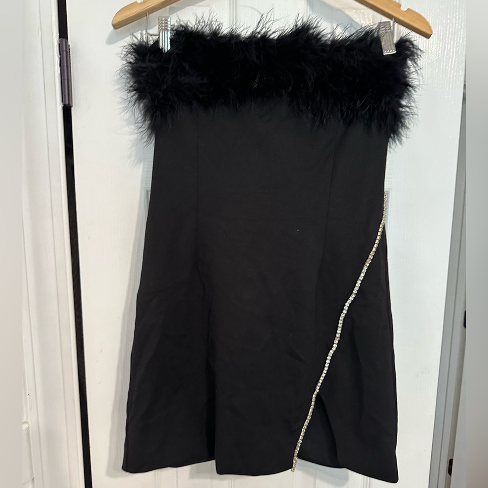 Elegant Black Cocktail Dress with Feather Trim
